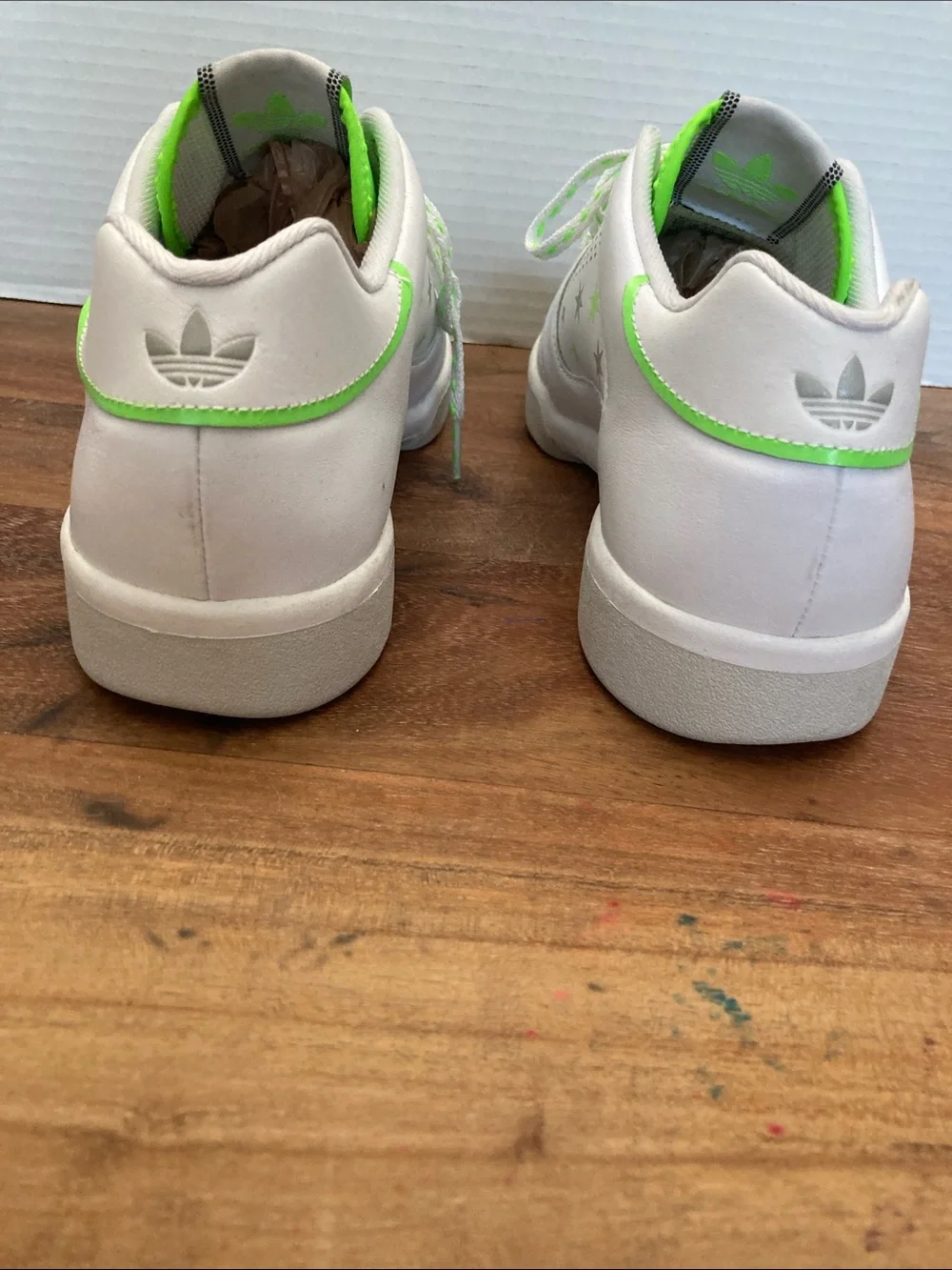 Adidas Slamcourt Stars Women’s White Sneakers with Neon Green Accents Size 7.5